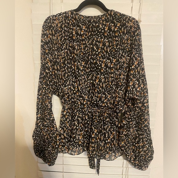 Express Metallic Printed Tie Back Balloon Sleeve Top Size Large - Picture 3 of 5